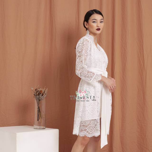 Neisy Robe - KIMONO PENGANTIN BROKAT PENDEK