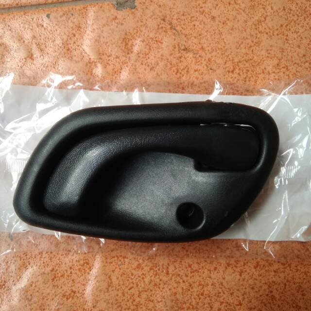Handle pintu dalam baleno
