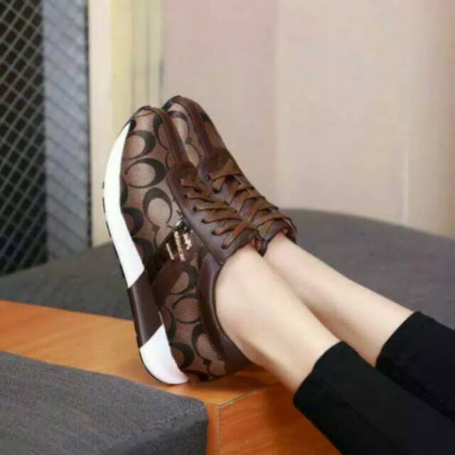 SEPATU COACH