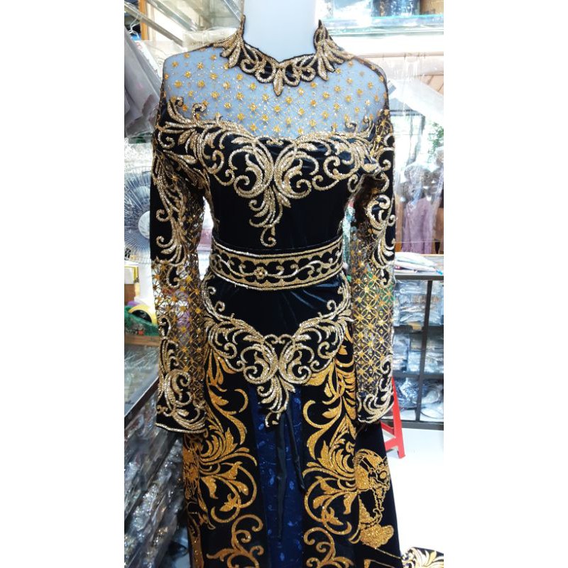 Kebaya bludru setelan