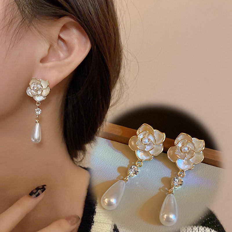 Anting Gantung Panjang Model Bunga Camellia Dengan Mutiara Retro Mewah Untuk Wanita