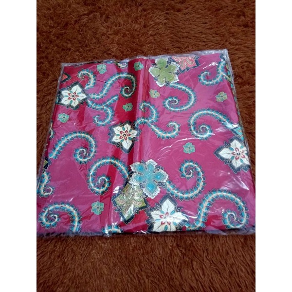 HIJAB SEGI EMPAT MOTIF BATIK semi sutra