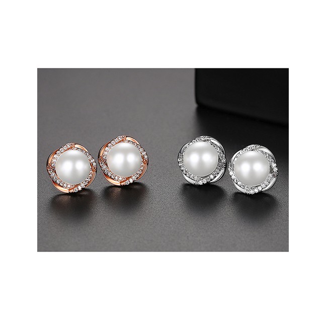 LRC Anting Tusuk Fashion Artificial pearl Copper Inlaid Zirconium S925 Silver Needle Earring D56469