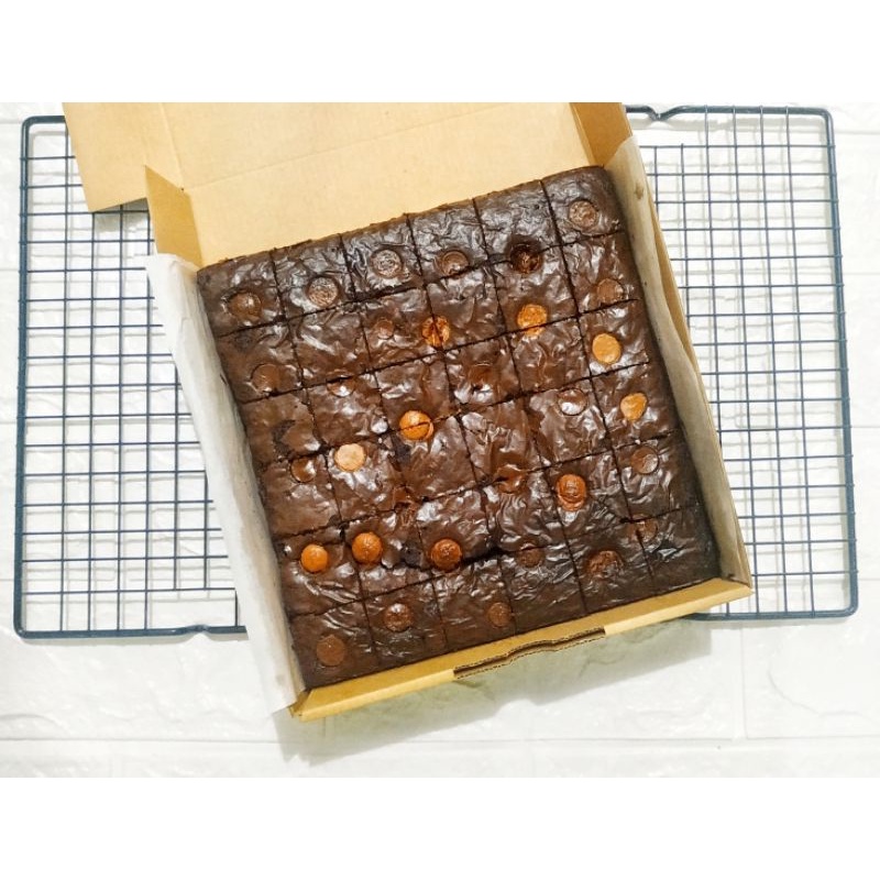 

FUDGY BROWNIES 20X10 CM