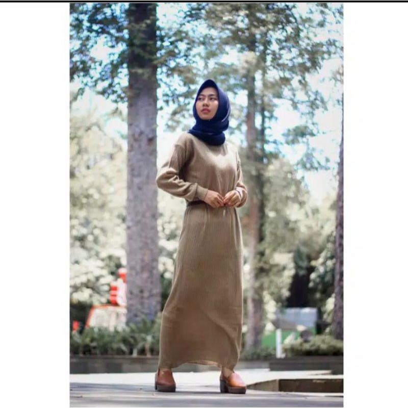 LONG DRESS MUSLIMAH/long dress rajut muslimah kekinian