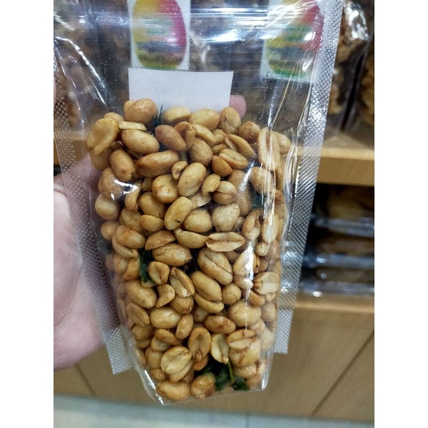 

kacang tojin/kacang goreng daun kari