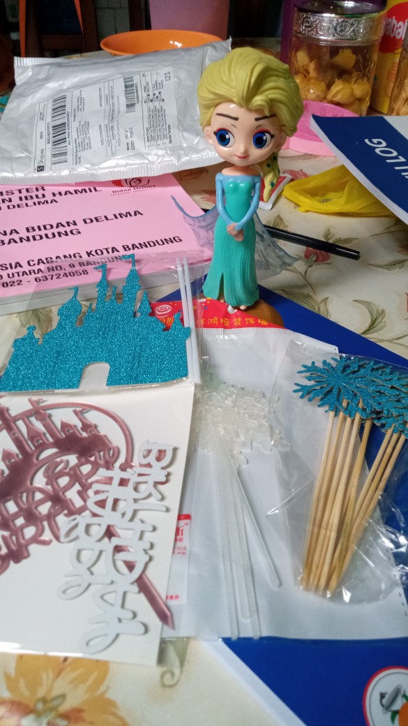 Topper Kue Tema Elsa Frozen Bahan Akrilik Untuk Dekorasi Pesta Natal