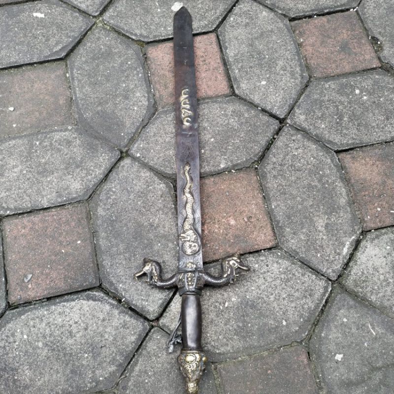 pedang naga kuno