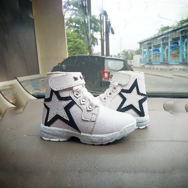 Dts sepatu boots anak super star