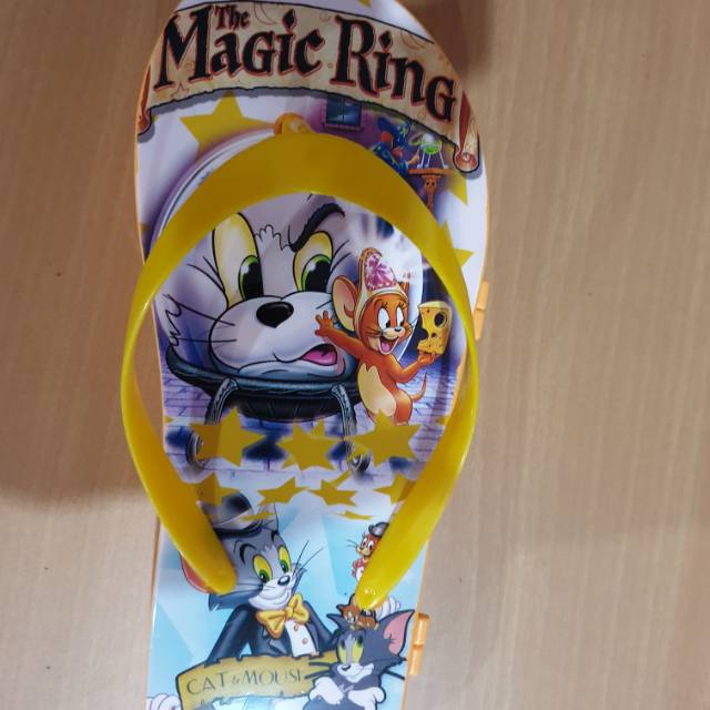 

Kotak pensil bentjk sendal