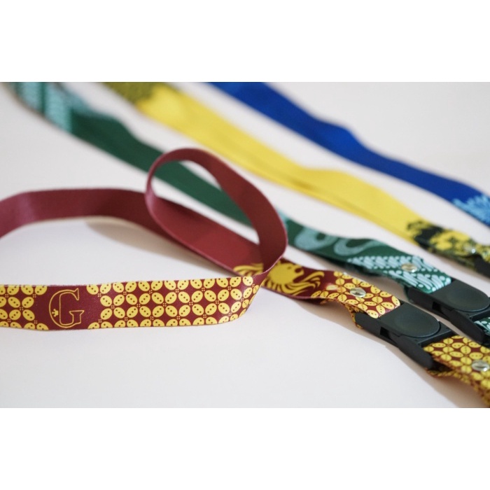 

Mantap Hogwarts Lanyard Hot Sale