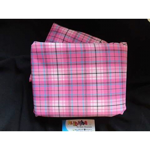 Sprei Waterproof uk 160x200 Motif Kotak Pink