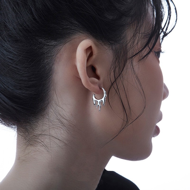 Anting Stud Bentuk C Kecil Tidak Teratur Bahan Logam Gaya Punk Gotik Untuk Wanita