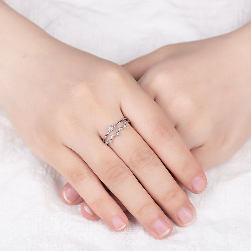 Cincin Lapis Silver Model Terbuka Desain Bintang Silang Bahan Zirkon Untuk Wanita