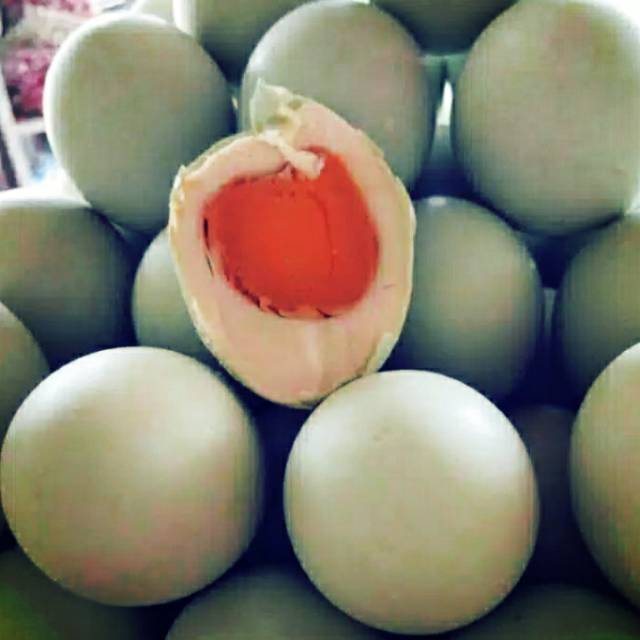 

Telur asin memilki kandungan vitamin e bagus untuk kesehatan kulit dan mencegah iritasi kulit mantp