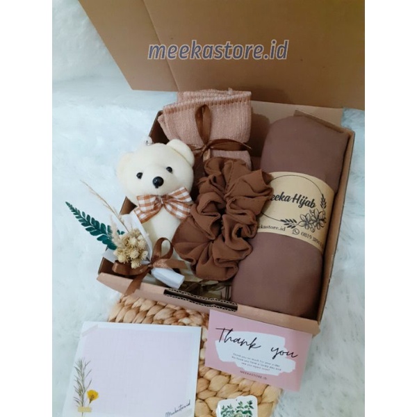 

Hampers Boneka Gift Box Kado Ultah Kado Wisuda Kado Ulang tahun
