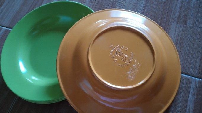 Golden Unicorn P09-5 Piring Dalam 4 Variasi Warna 9 Inci
