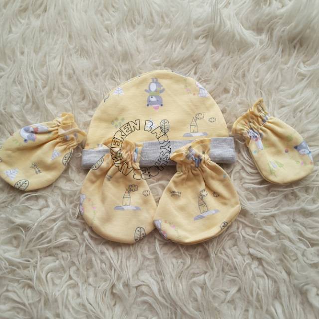 Velvet junior Set sarung tangan kaki dan topi. World, best friend, fox Geser foto untuk motif