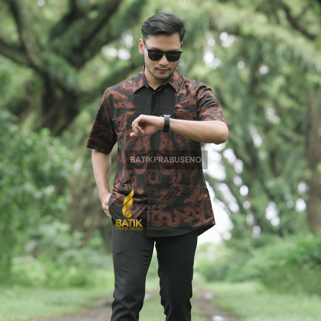 KEMEJA BAJU BATIK PRIA LENGAN PENDEK Prabuseno - PRABUREKSA Batik Pria Slim Fit Lengan Pendek