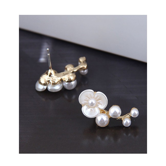 LRC Anting Tusuk Fashion White Shell Flower Pearl Alloy Earrings  A61823