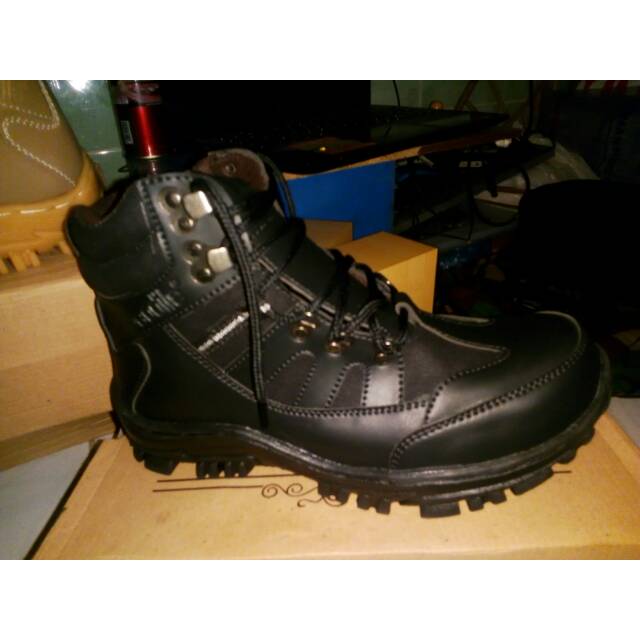 SEPATU SAFETY CROCODILE