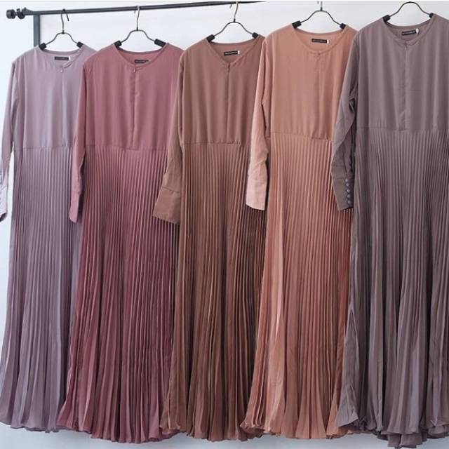 Pleated dress by bellaluna