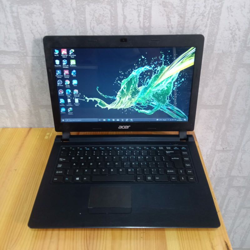 Laptop Acer Aspire Z3-451 Amd A10-575M Ram 4GB HDD 500GB Vga Amd Radeon Hd 8650G Windows 10 Layar 14 inc Gaming editing desain