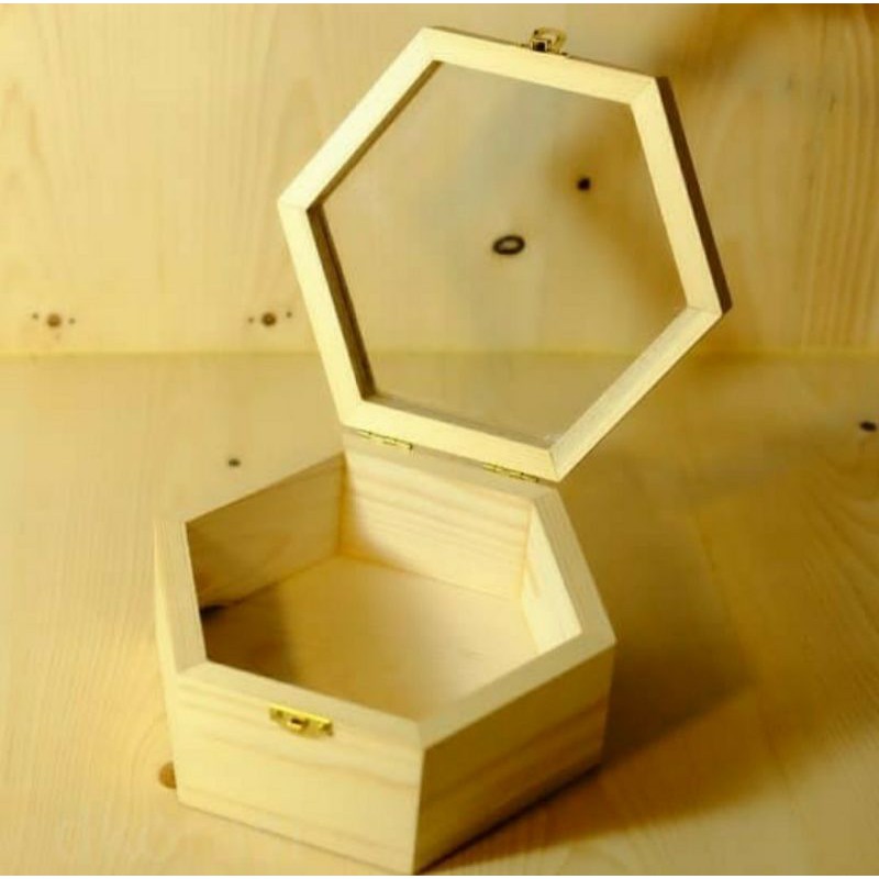 

Kotak Kayu Pinus Hexagon panjang sisi 8 cm