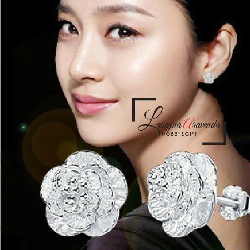 Anting Silver Wanita Motif Bunga Unik AT006