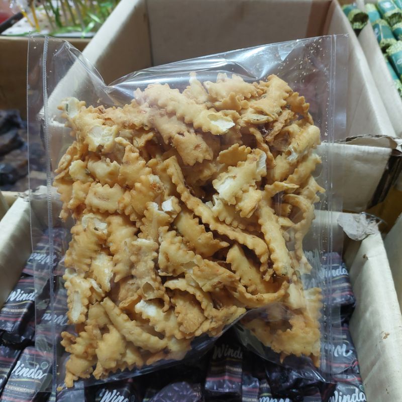 KRIPIK BAWANG REGE 200gr / PANGSIT REGE / SNACK KILOAN MURAH/ ALMA.SNACK