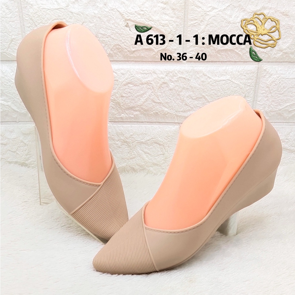 Sepatu Kerja Kantor Wanita A 613 1 1 Sepatu Jelly Perempuan Anti Air SDLWW-Mocca