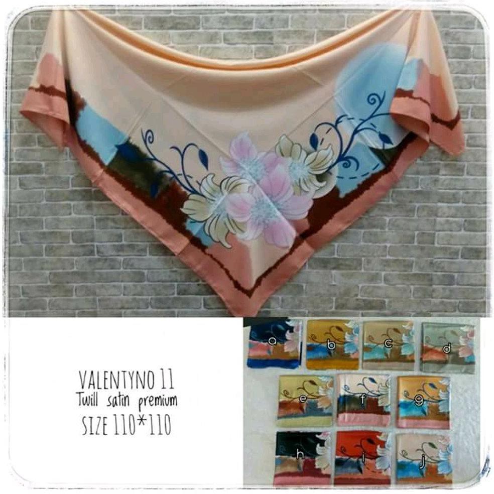SEGIEMPAT SATIN VALENTYNO TRIANGLE. JILBAB UMAMA SCARF. HIJAB SATIN VELVET. KERUDUNG TENGAH POLOS