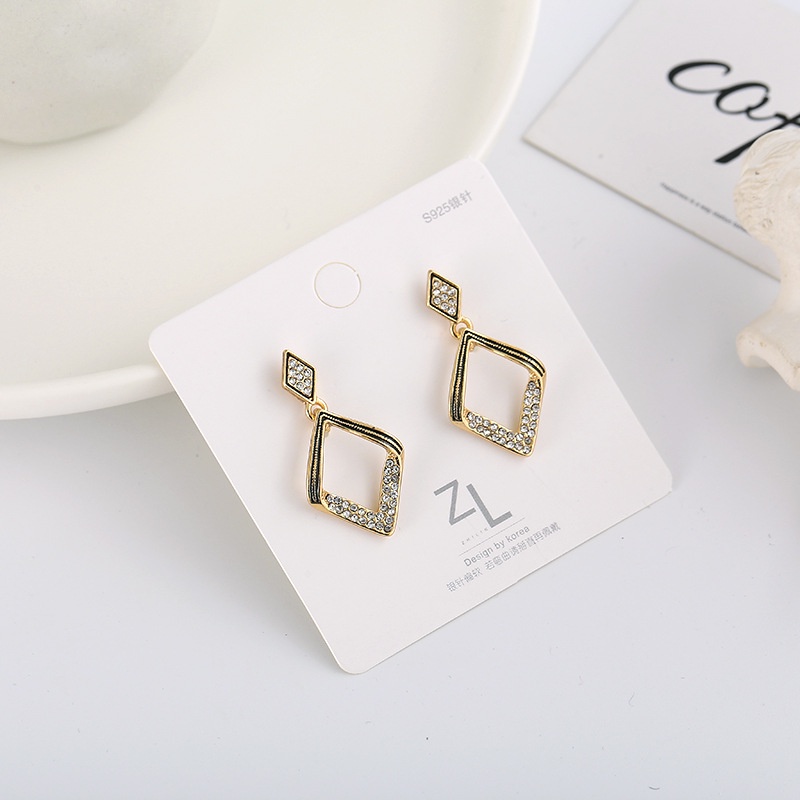 Sterling silver jarum Korea logam gaya dingin halus berlian imitasi geometris pribadi stud anting-an