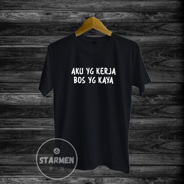 Kaos Distro Pria T-Shirt Motif Kata Kata AKU YANG KERJA BOS YANG KAYA