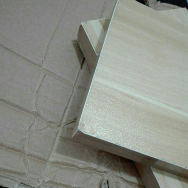 Hiasan Dinding Rak Isi 3 Buah (ambalan)