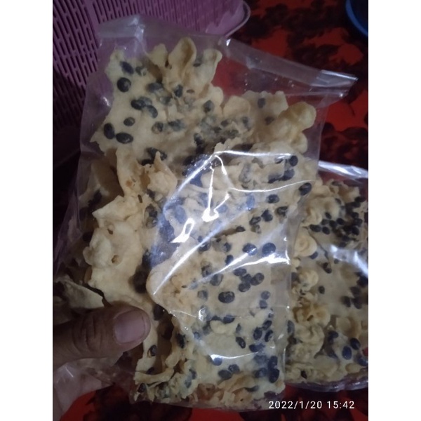 

Peyek kedele hitam 120 gr enak renyah