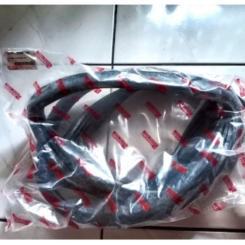 karet kaca samping belakang daihatsu rocky independent feroza megatop