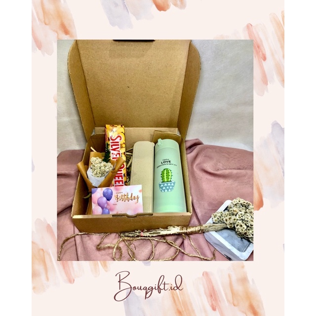 

Hampers ultah / hampers ulang tahun / hampers cewek / gift box ultah