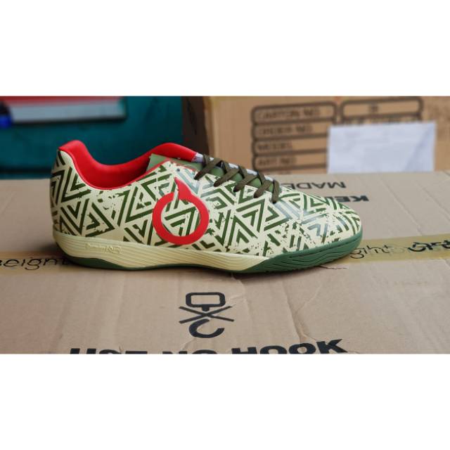 SEPATU FUTSAL ORTUSEIGHT JOGOSALA SHOCKWAVE IN DESERT SAND MILITARY GREEN ORTRED ORIGINAL PROMO