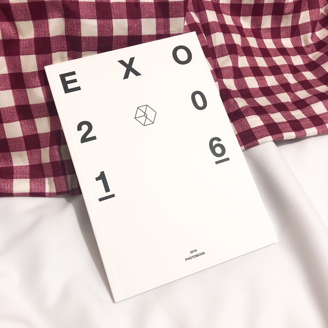 EXO SEASON GREETING PHOTOBOOK 2016