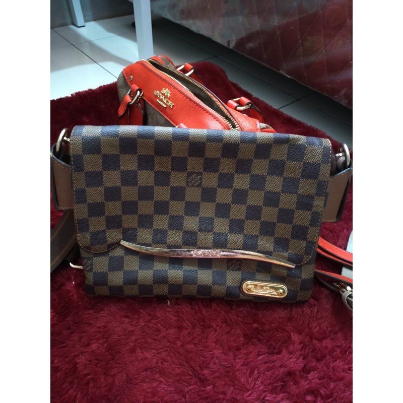 Preloved  lv sling Bag