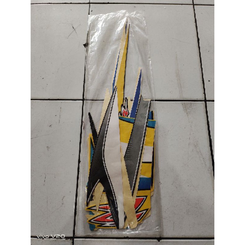 striping satria hiu kuning putih