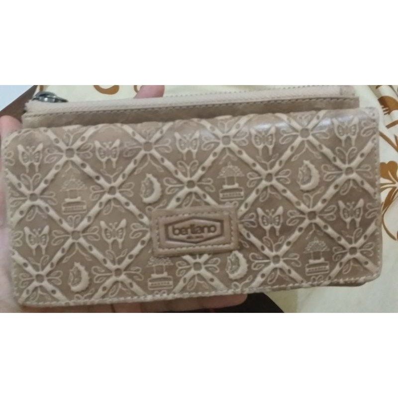 Dompet Menik berliano