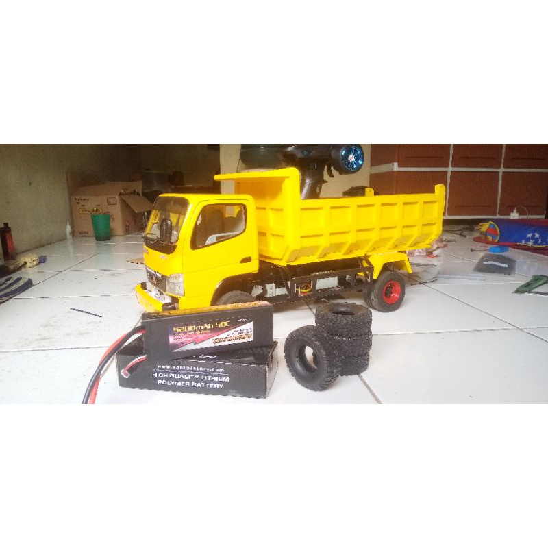 RC dump canter skala 12