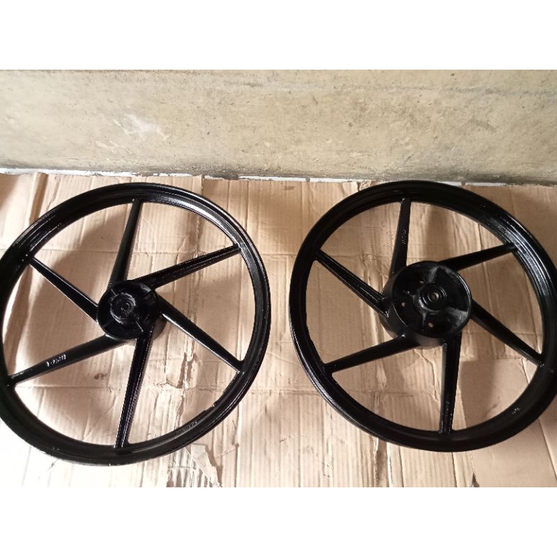 velg yamaha vega lama-PNP-f1zr-poswan zr.barang second siap pake.kondisi 90% palang 6 meros.