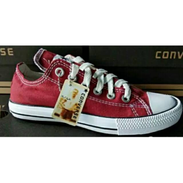 Sepatu converse merah Maroon