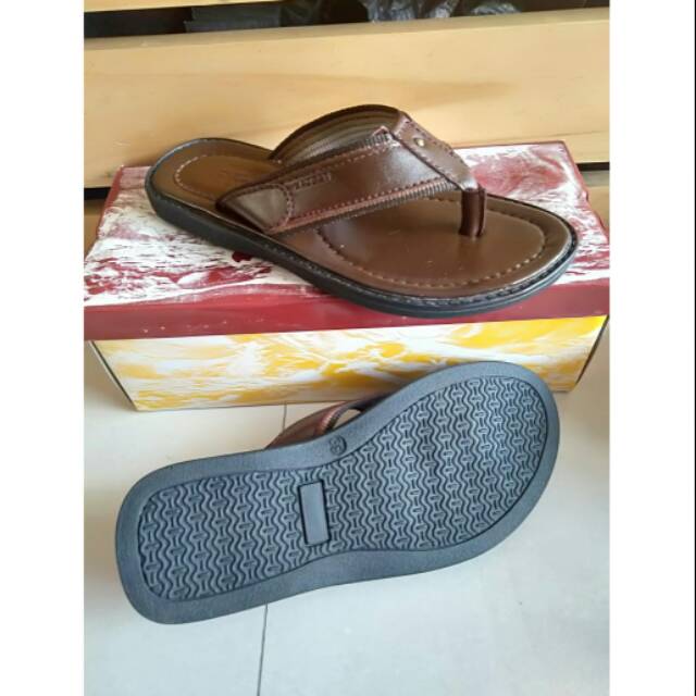 Sendal pria LACOSTE