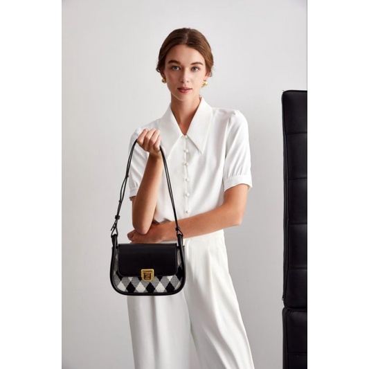 TAS WANITA UNIK KLASIK VINTAGE JIMS HONEY JH LIVIA BAG KADO ULTAH ANNIVERSARY PACAR ISTRI CEWEK PEREMPUAN UNIK ELEGANT CANTIK MURAH FEMINIM TAS KANVAS MURAH DISKON PROMO TAS SELEMPANG SLING BAG CEWEK