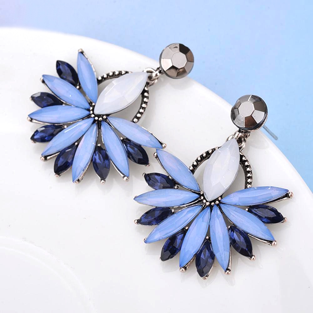 Anting tusuk jarum gantung model bunga daisy besar desain full berlian permata rhinestone untuk wanita cantik style fashion vintage boho diamond earring