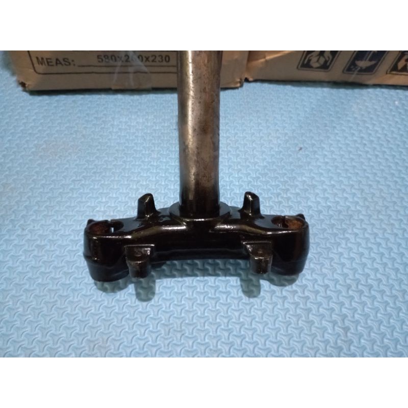 SEGITIGA SHOCKBREAKER DEPAN VARIO 110 KARBU